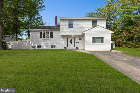 5 Waverly Drive E, Edison, NJ MLS: NJMX2010578