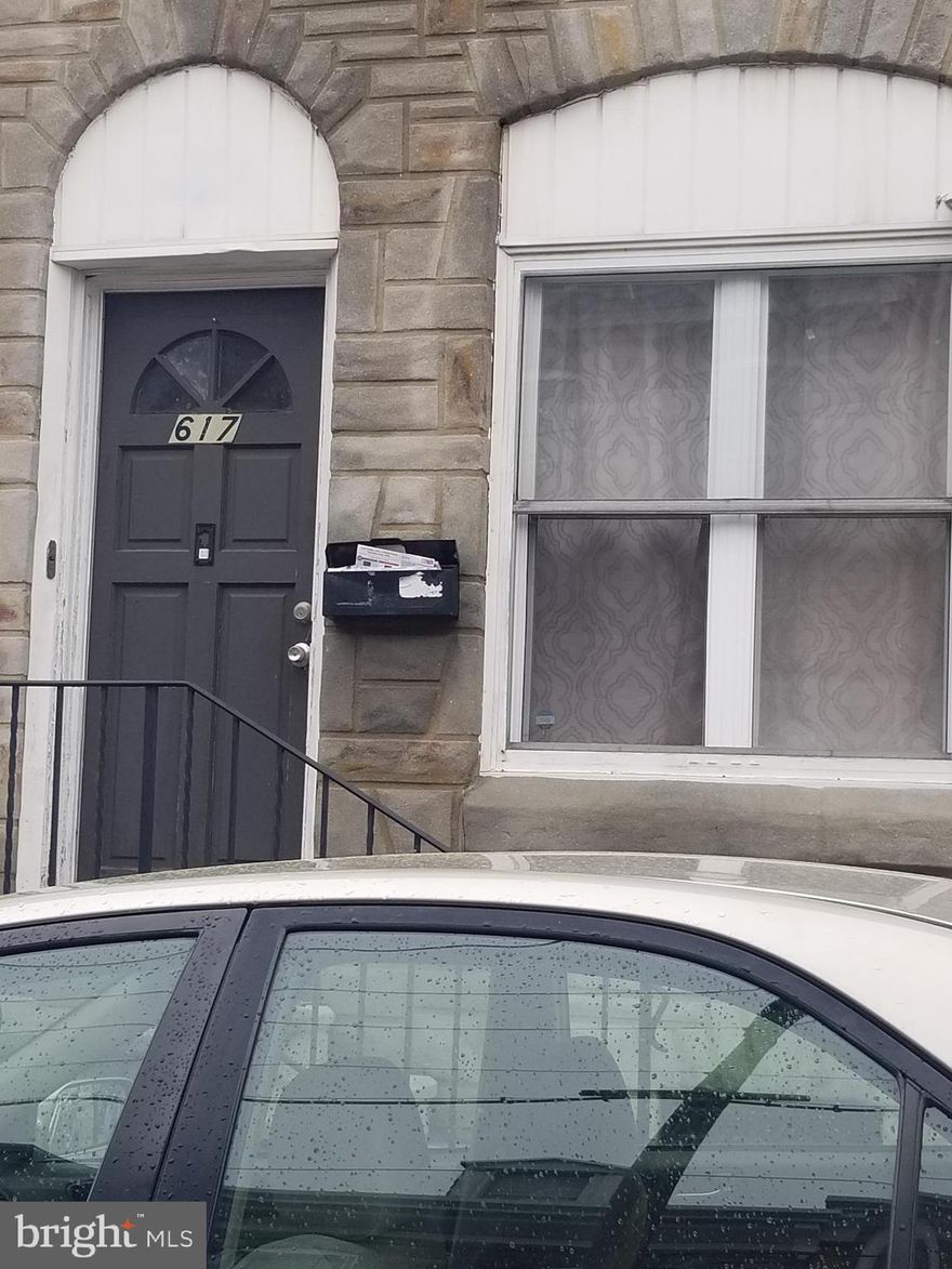 Looking for plenty of room at a great value? This 5-bedroom, 1 bath home offers a ton of space,  3 private bedrooms and 2 walk throughs. 
The layout is practical, with a large living area and a functional kitchen. The enclosed backyard is a huge bonus
Located in a convenient neighborhood close to shops, schools, and public transportation.  If you're after space, flexibility, and an affordable place to call home, this one's worth checking out.