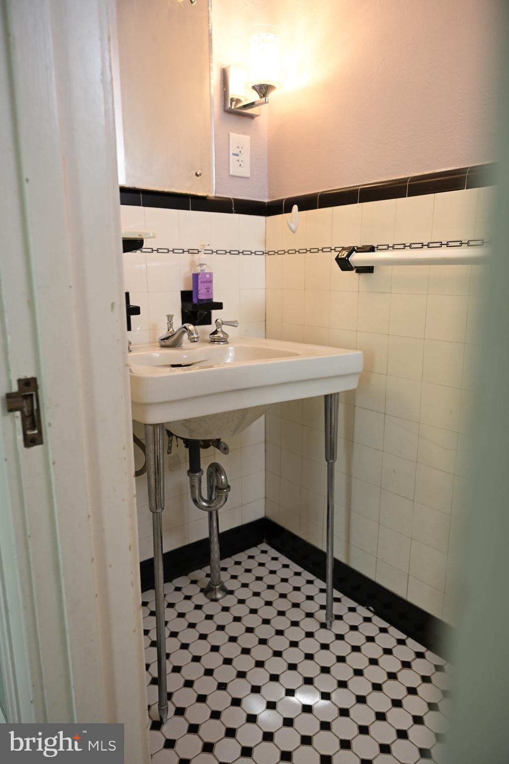 NORRISTOWN - Residential