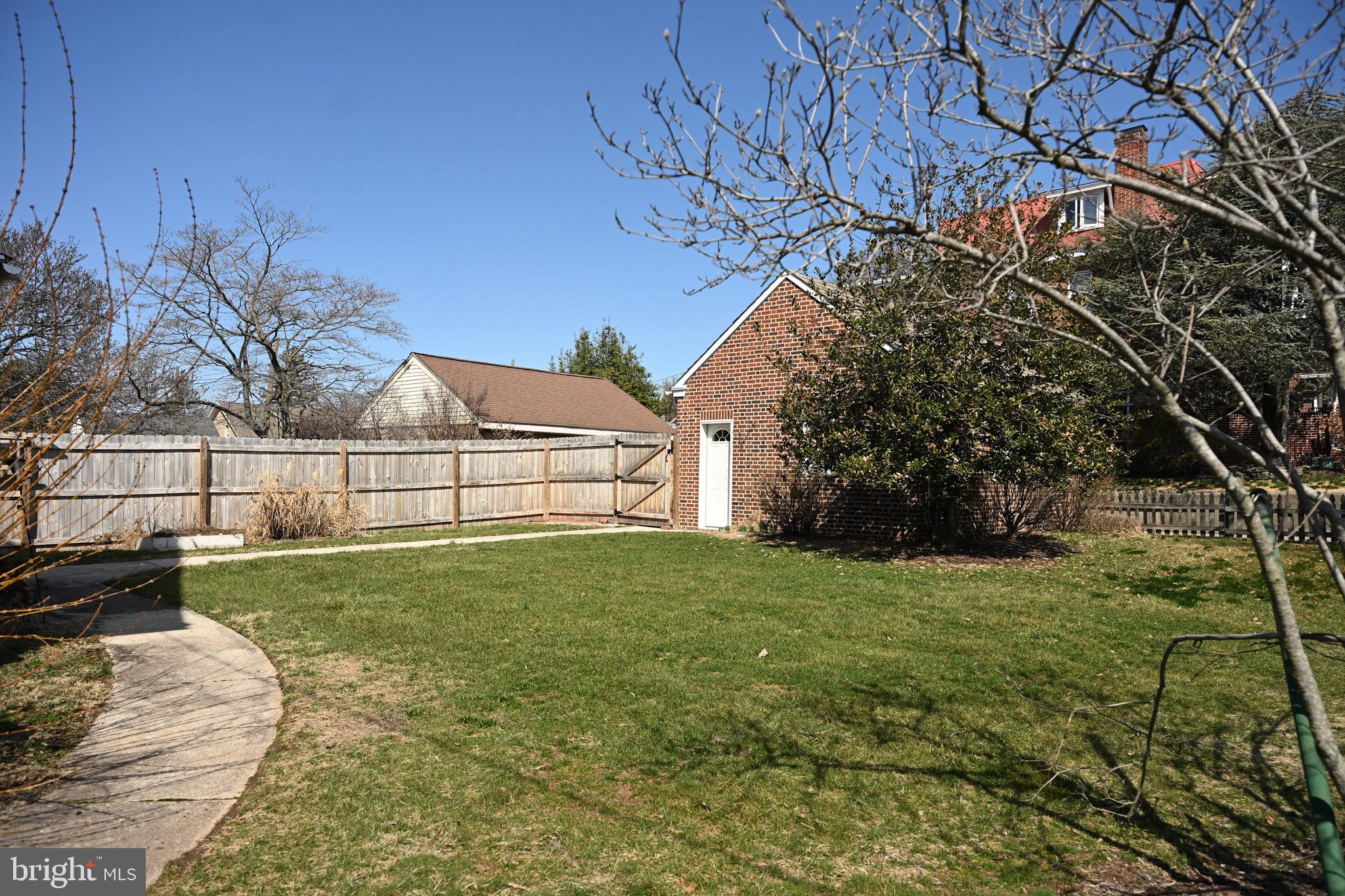 NORRISTOWN - Residential