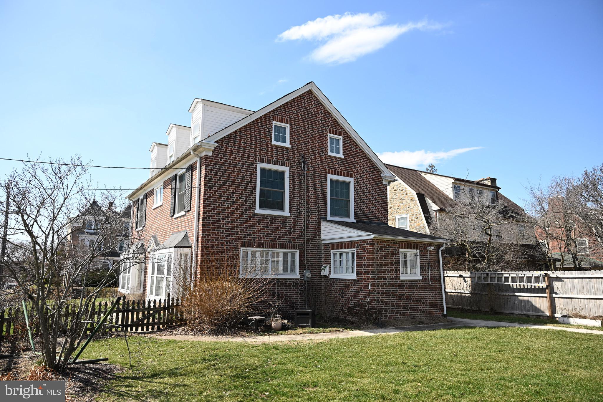 NORRISTOWN - Residential