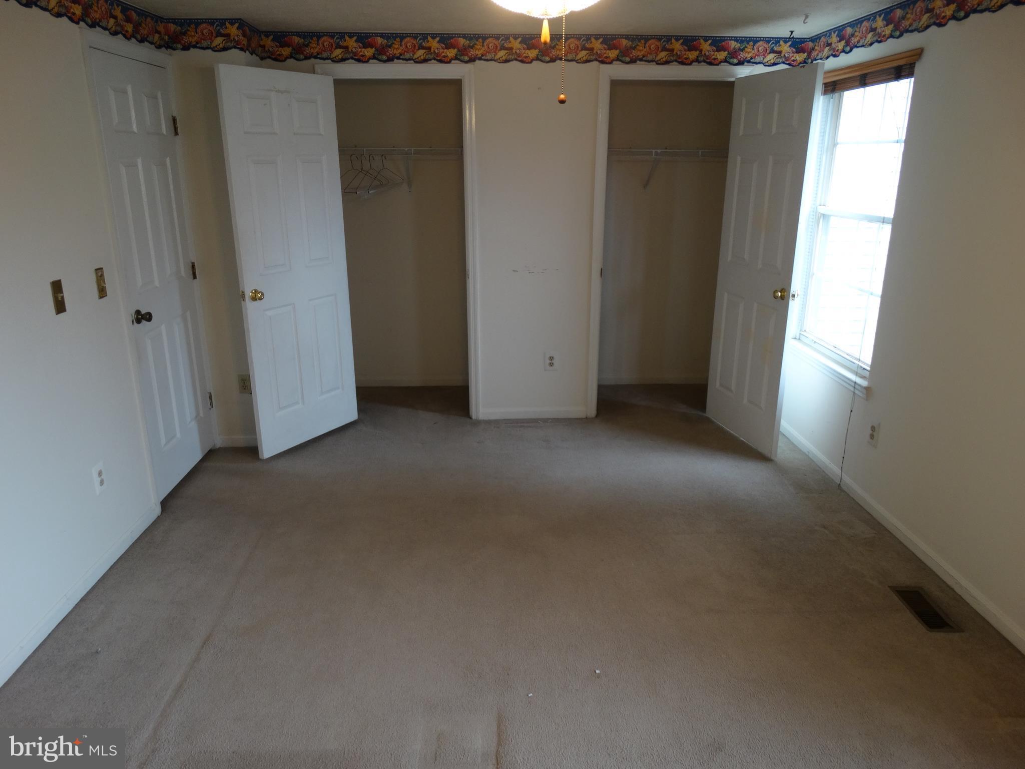 ASHBURN VILLAGE - Residential