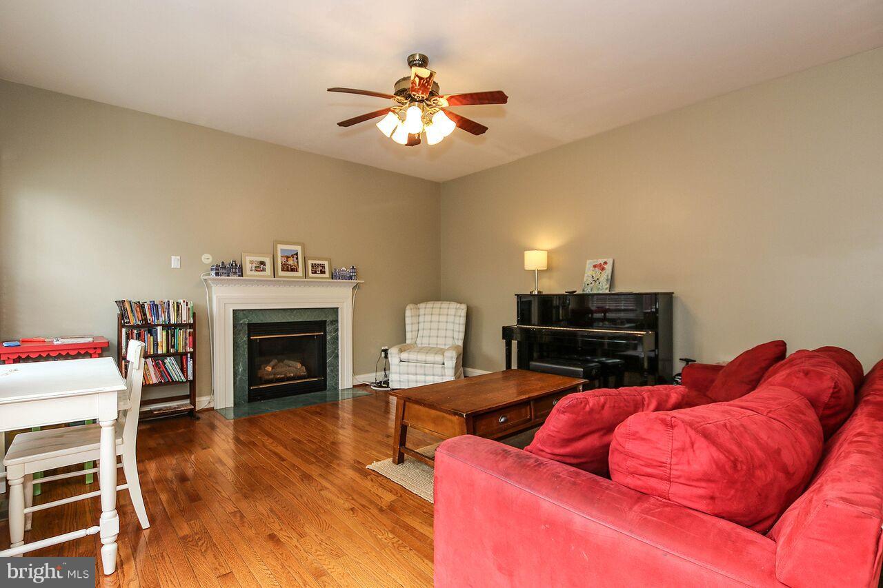CASCADES - Residential Lease