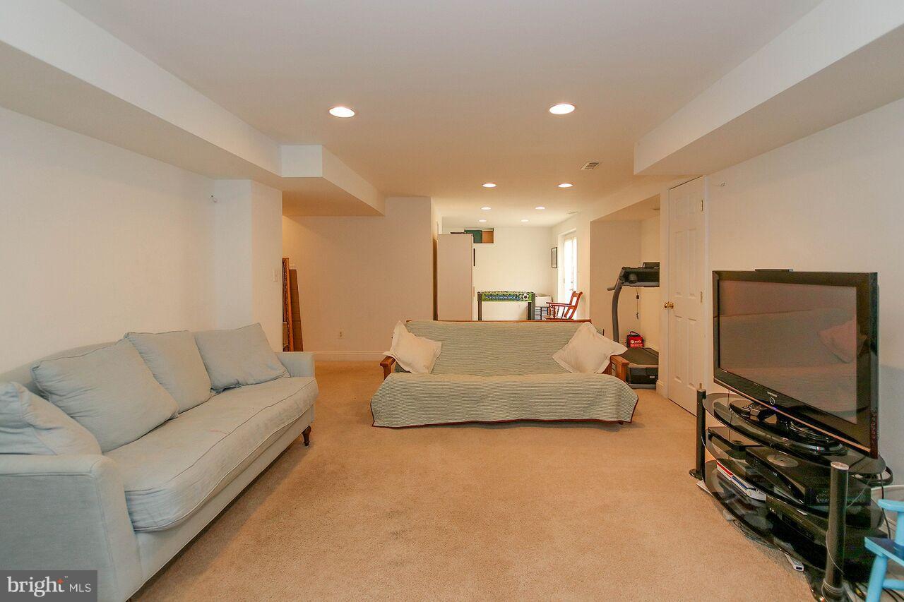 CASCADES - Residential Lease