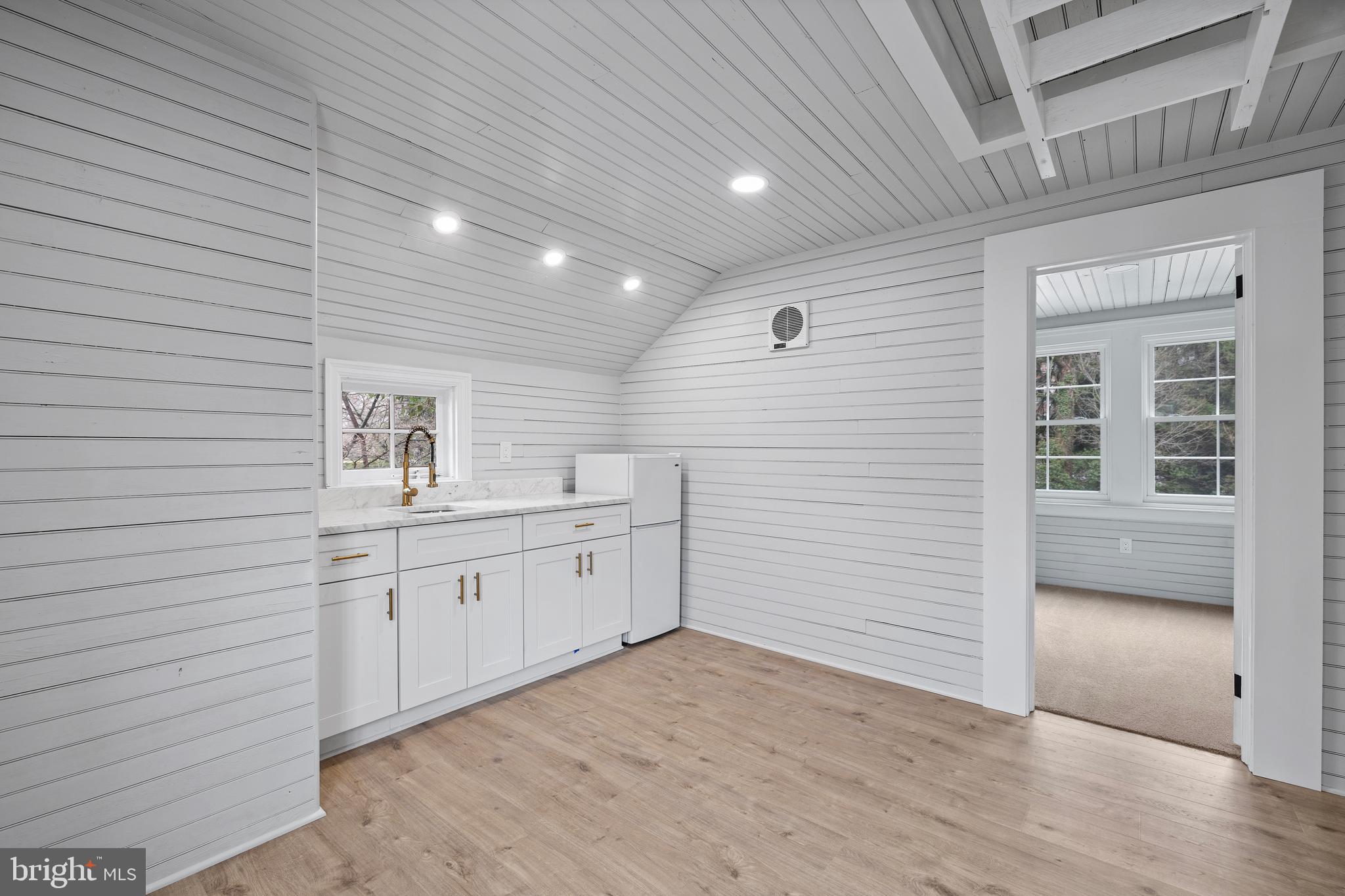 SOUTH WAYNE - Residential