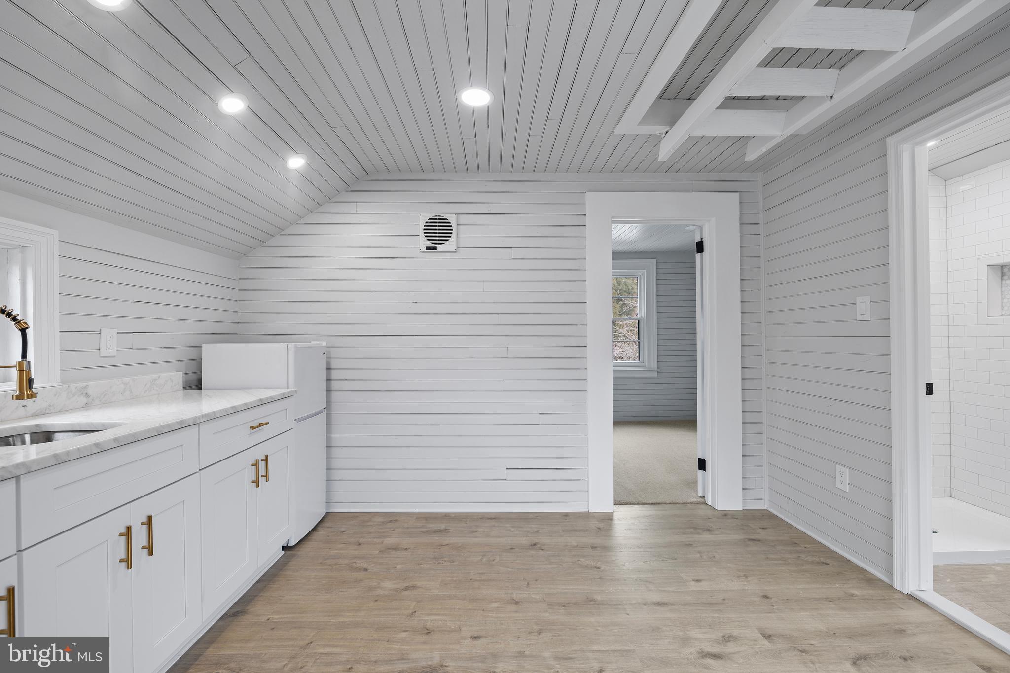 SOUTH WAYNE - Residential