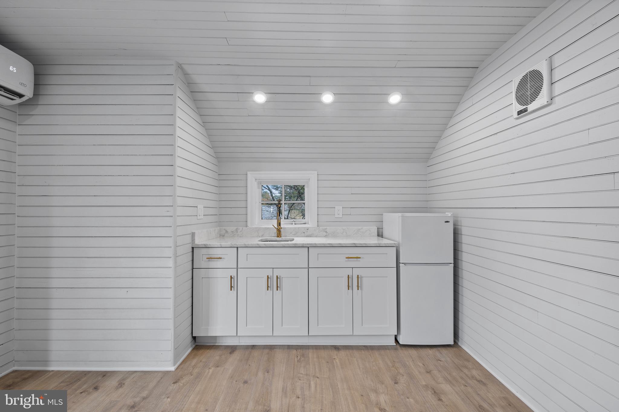 SOUTH WAYNE - Residential