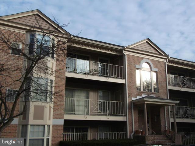 Great opportunity in this 3 bed 2 bath condo! Condo is ground level with large living & dining combo, kitchen has breakfast area, new paint & carpet. Hurry before this one is gone! This is a Fannie Mae HomePath property. Purchase this property for as little as 5% down! This property is approved for HomePath Mortgage Financing. This property is approved for HomePath Renovation Mortgage financing.