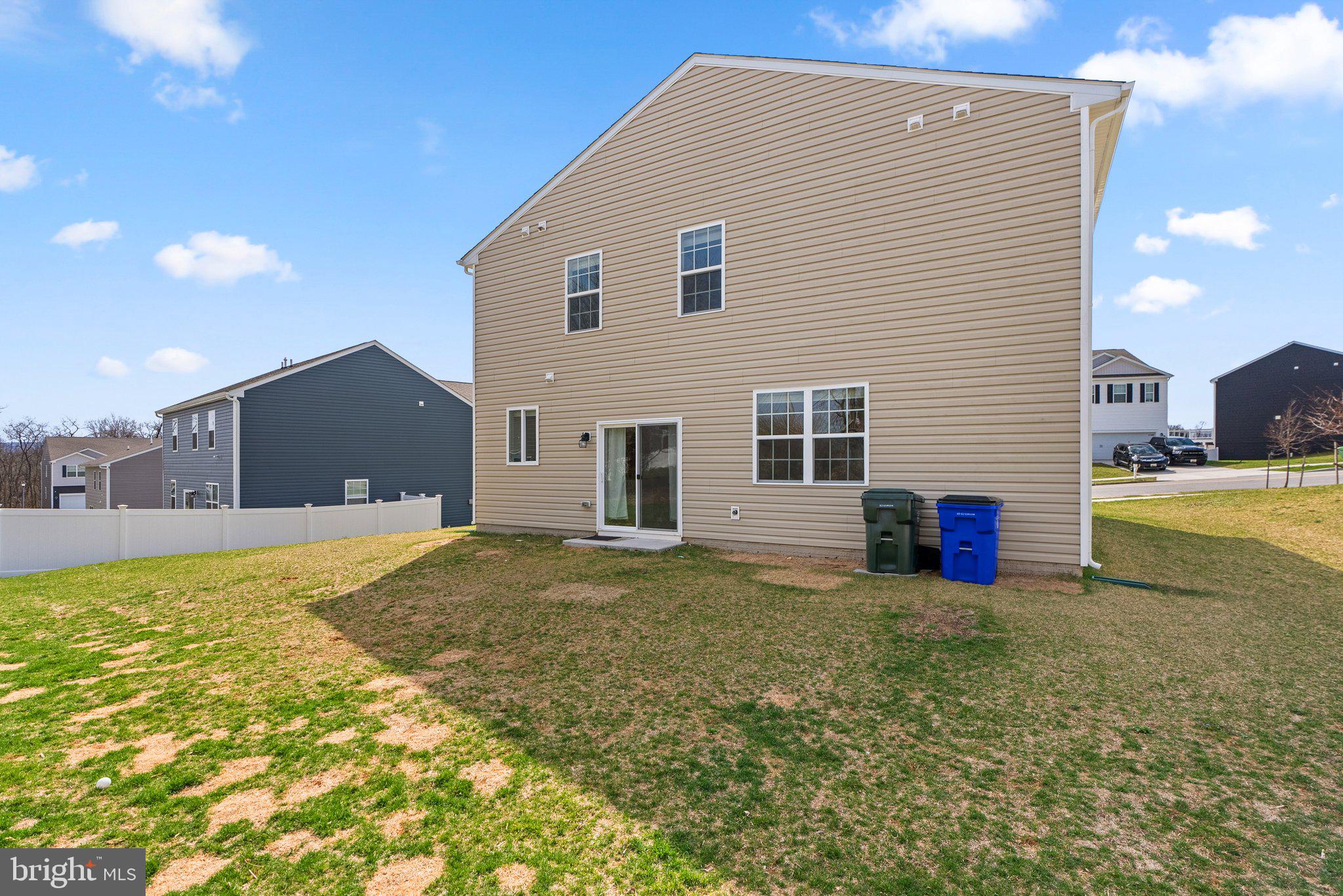 HILLSIDE MANOR - Residential