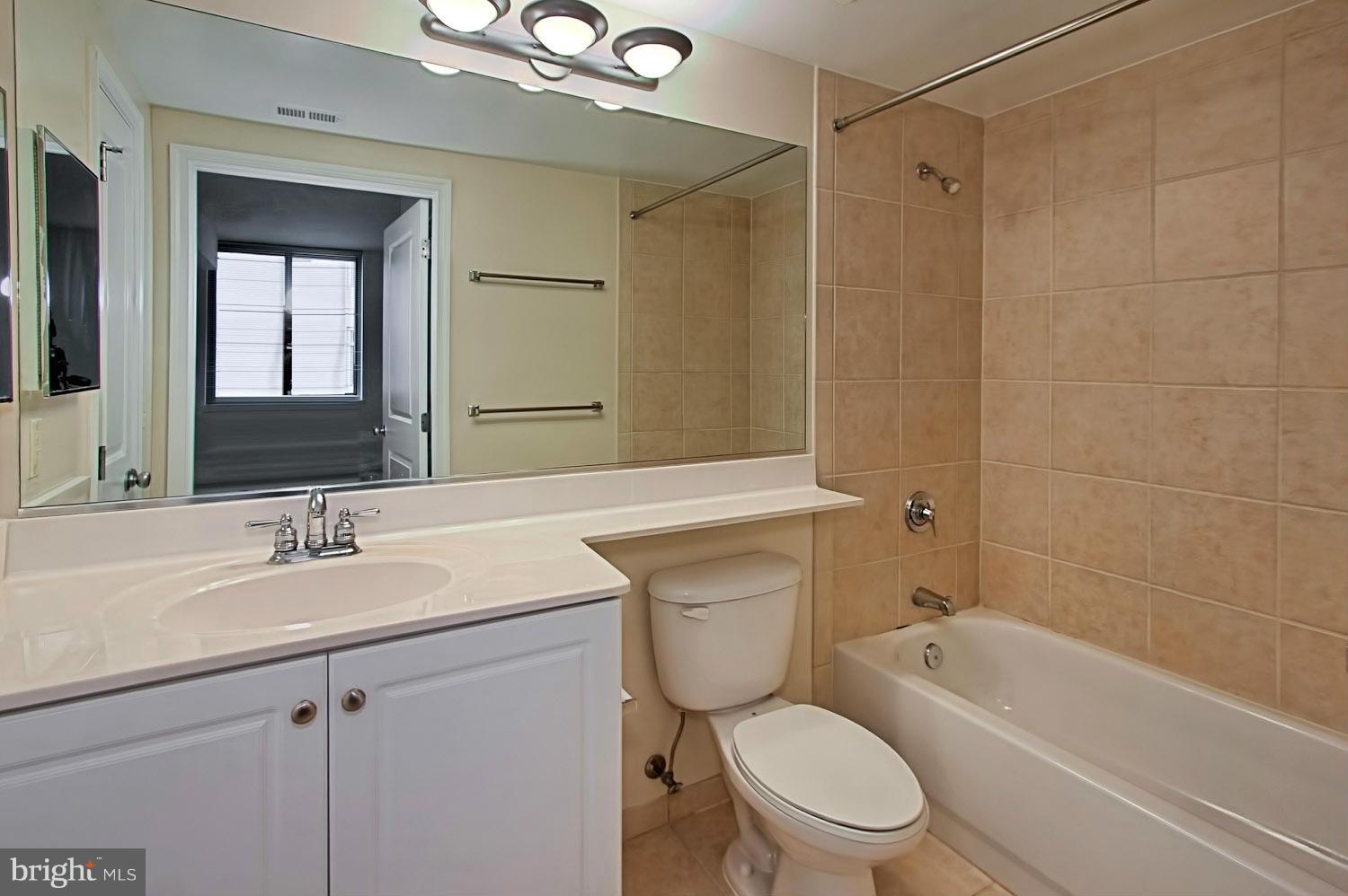 CONTINENTAL - Residential Lease