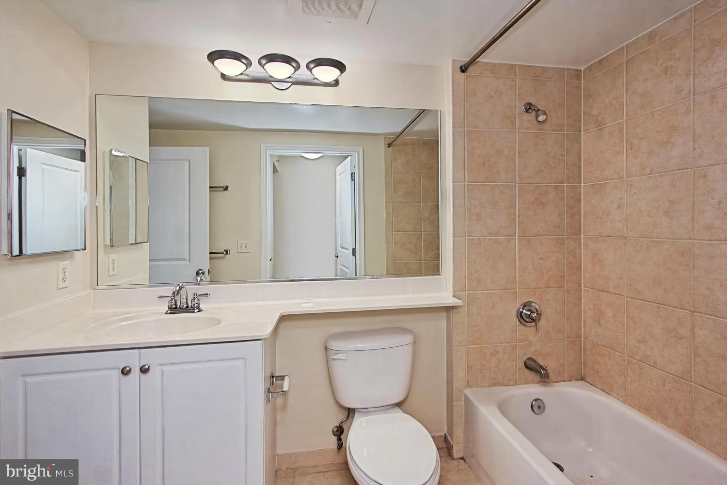 CONTINENTAL - Residential Lease