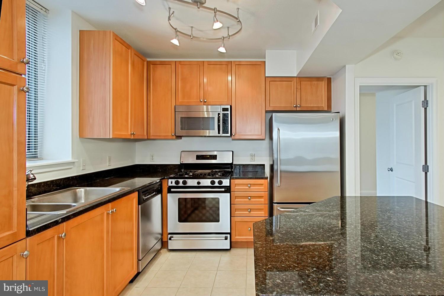 CONTINENTAL - Residential Lease