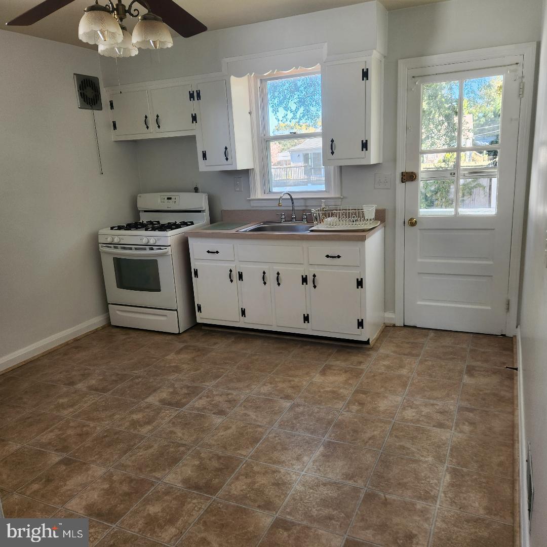 CATONSVILLE MANOR - Residential