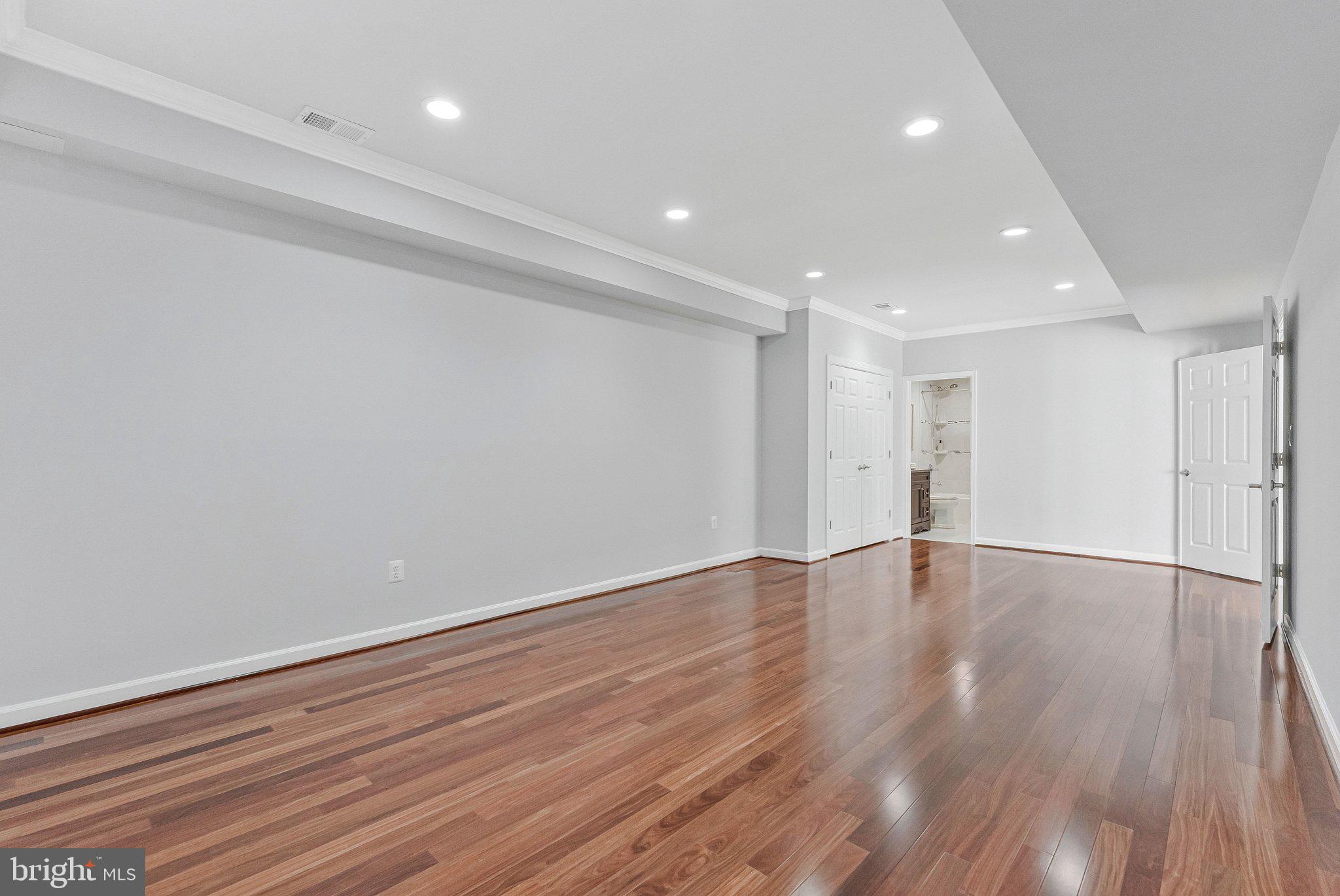 WOODSIDE ESTATES - Residential