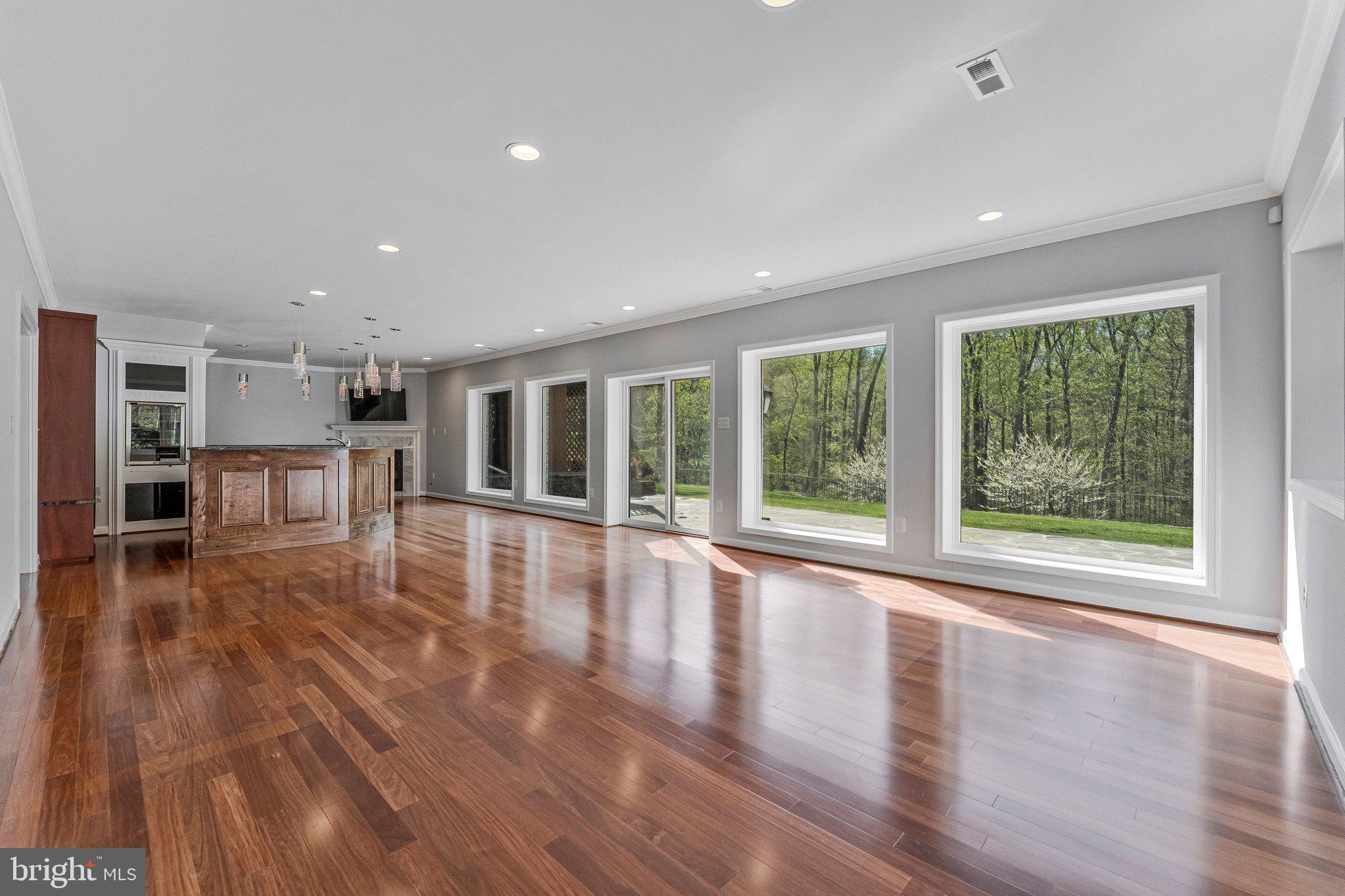 WOODSIDE ESTATES - Residential