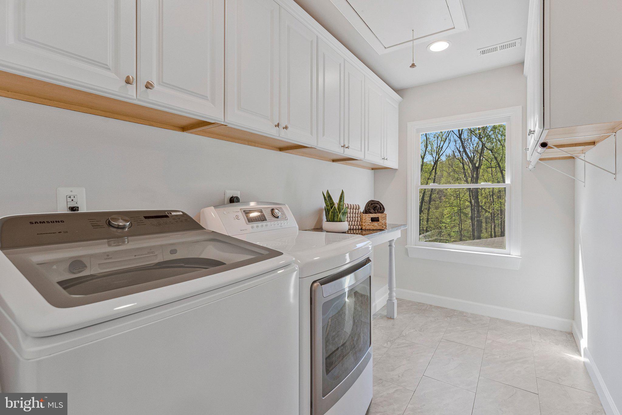 WOODSIDE ESTATES - Residential