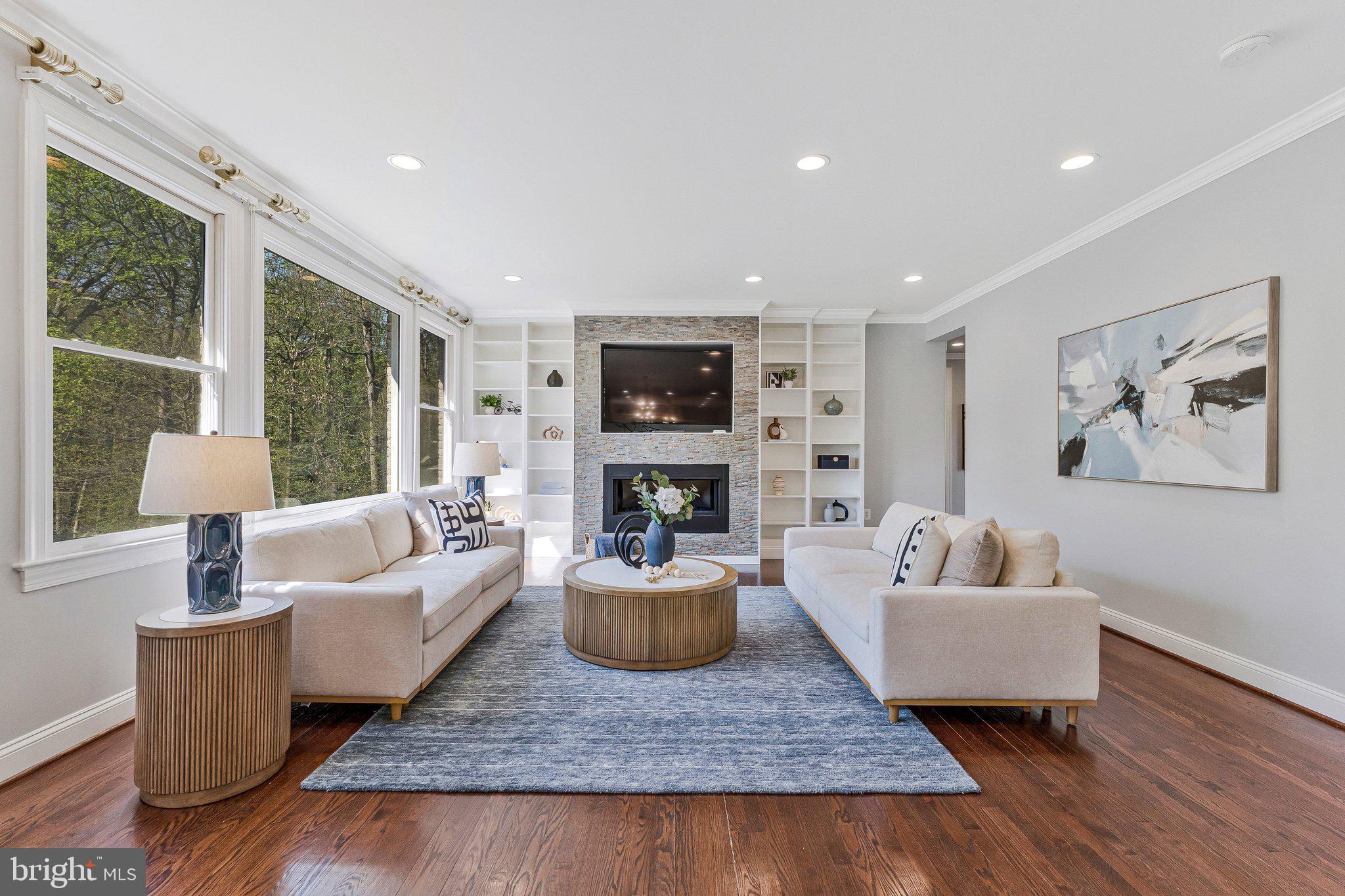 WOODSIDE ESTATES - Residential