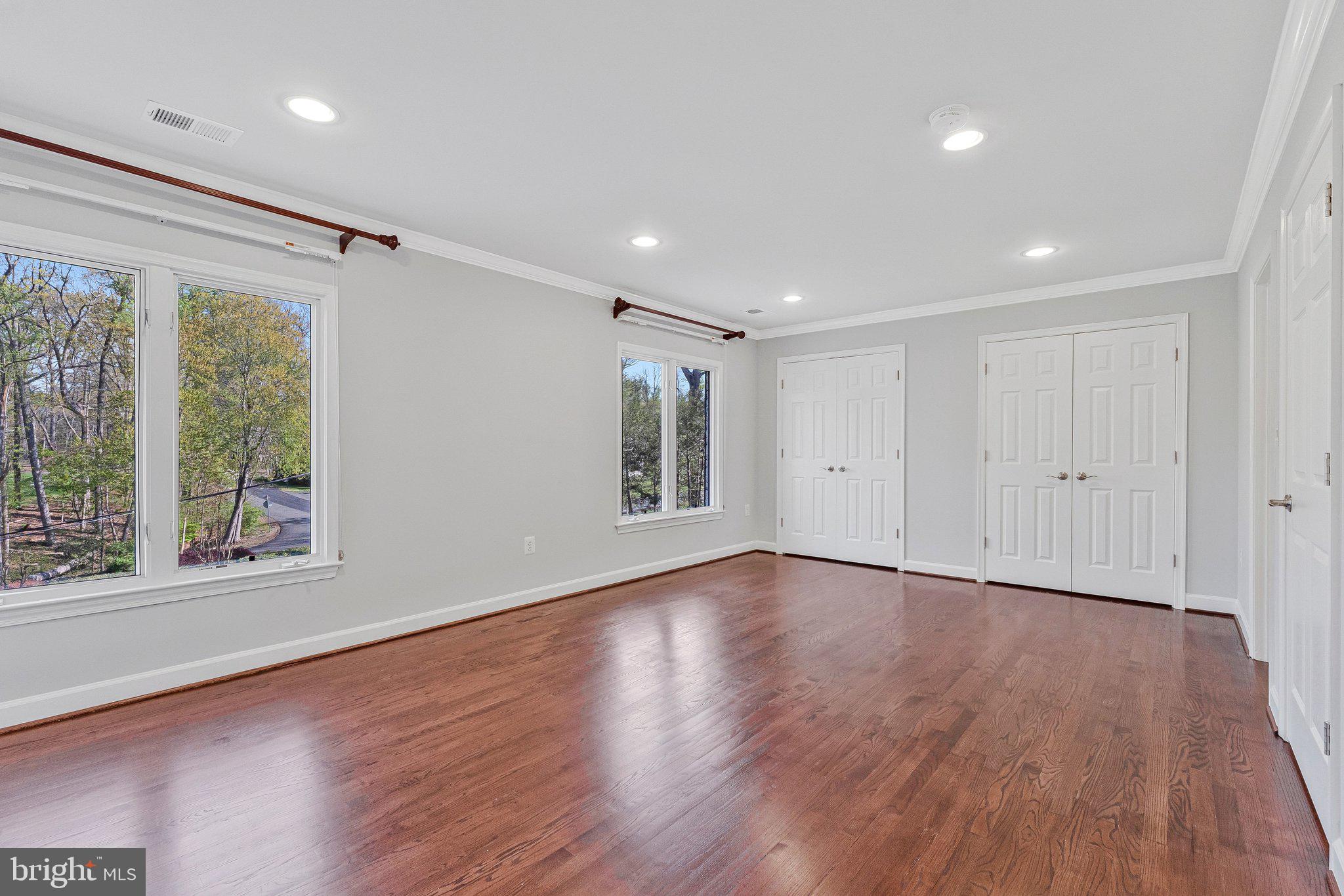 WOODSIDE ESTATES - Residential