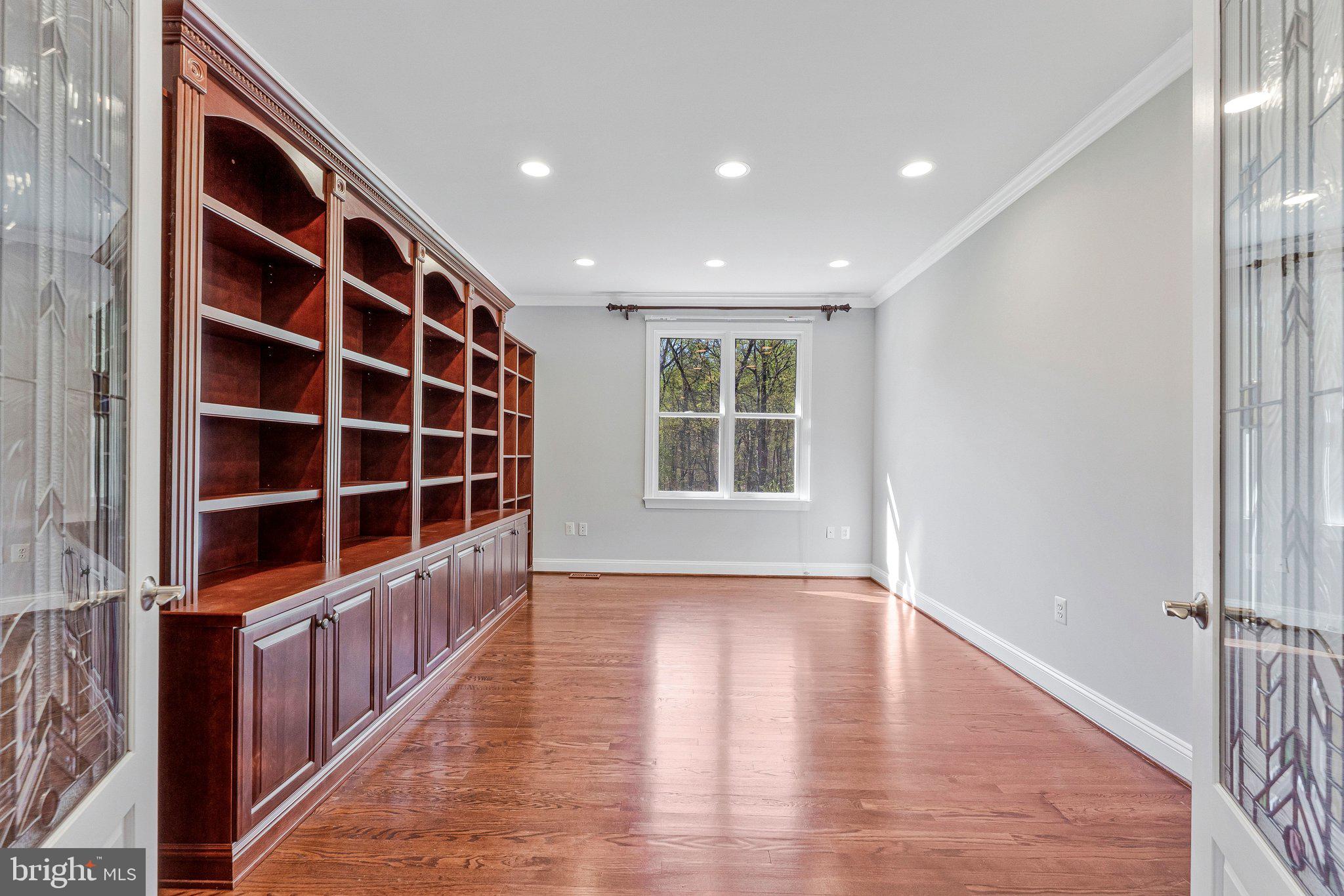 WOODSIDE ESTATES - Residential