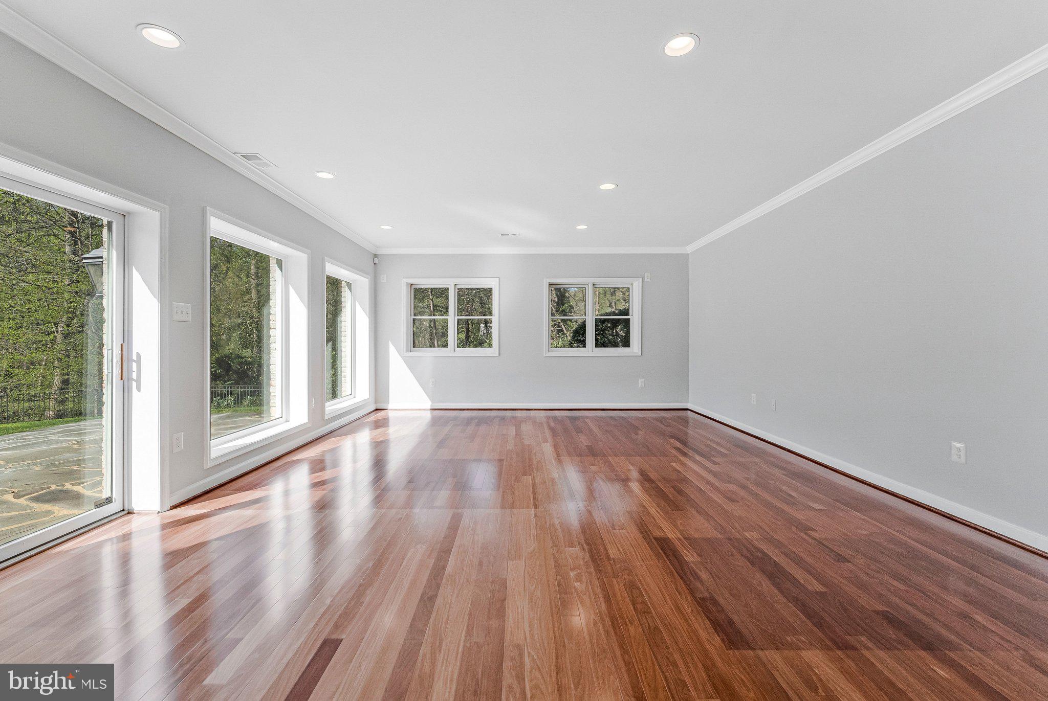 WOODSIDE ESTATES - Residential