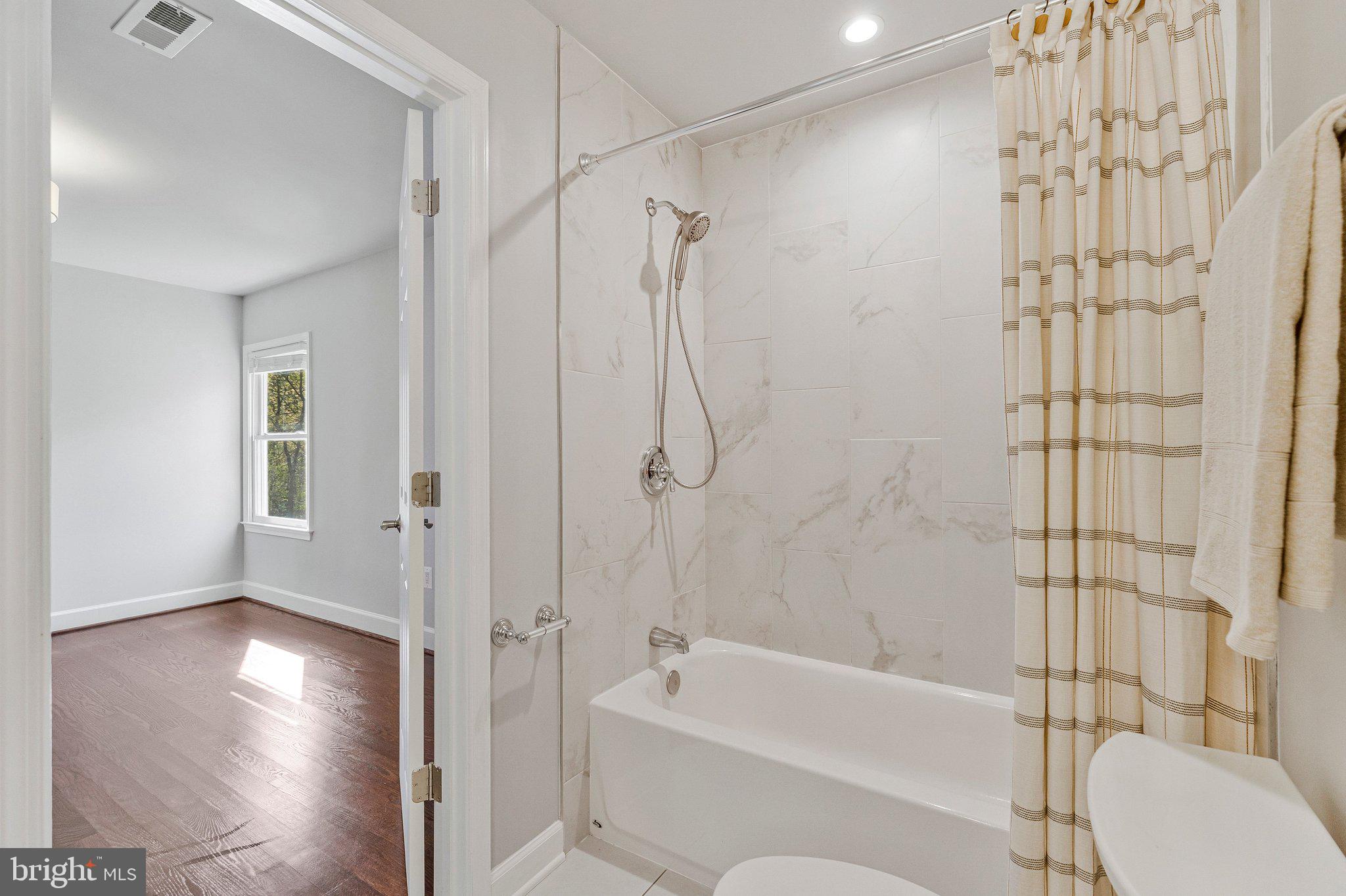 WOODSIDE ESTATES - Residential