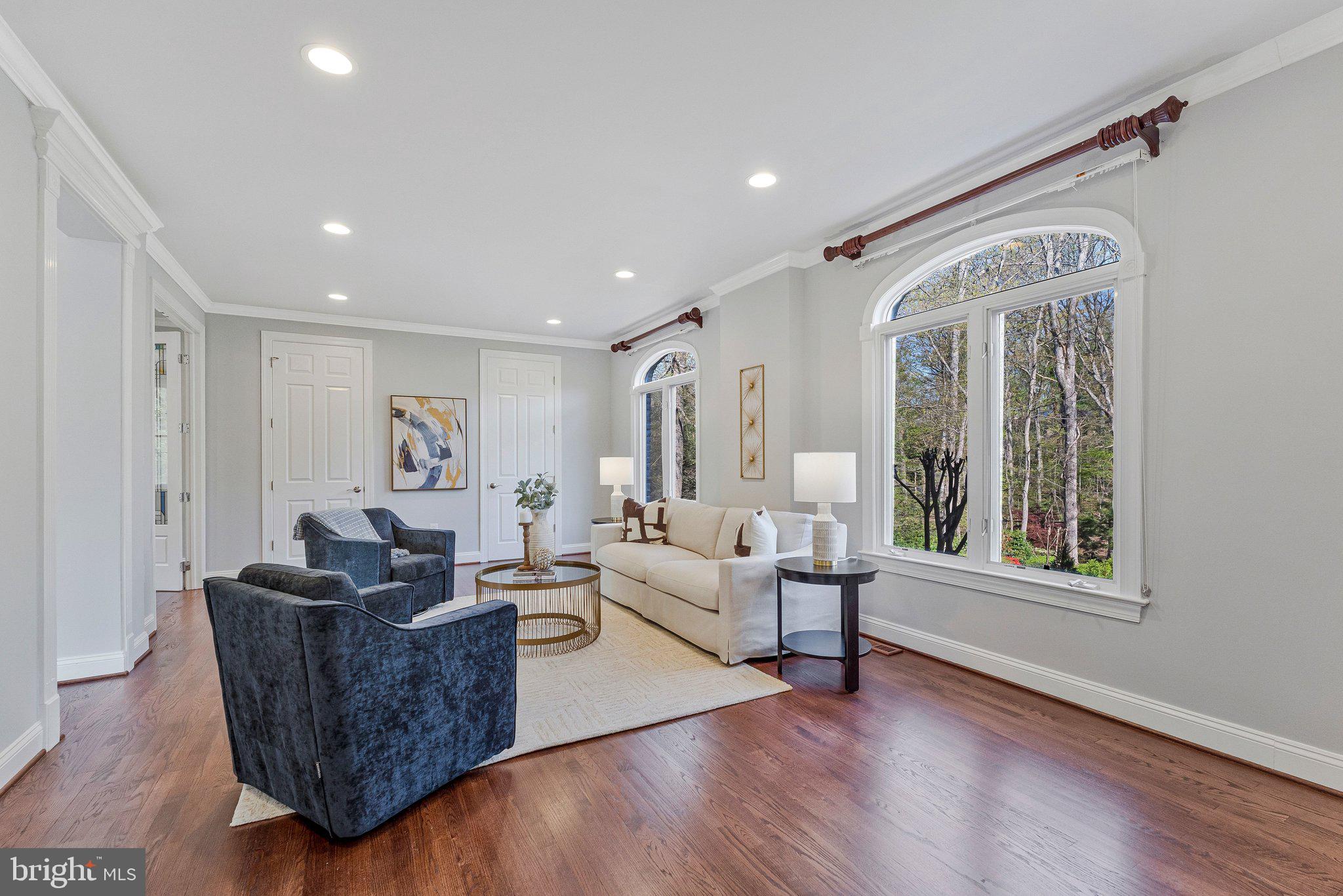 WOODSIDE ESTATES - Residential