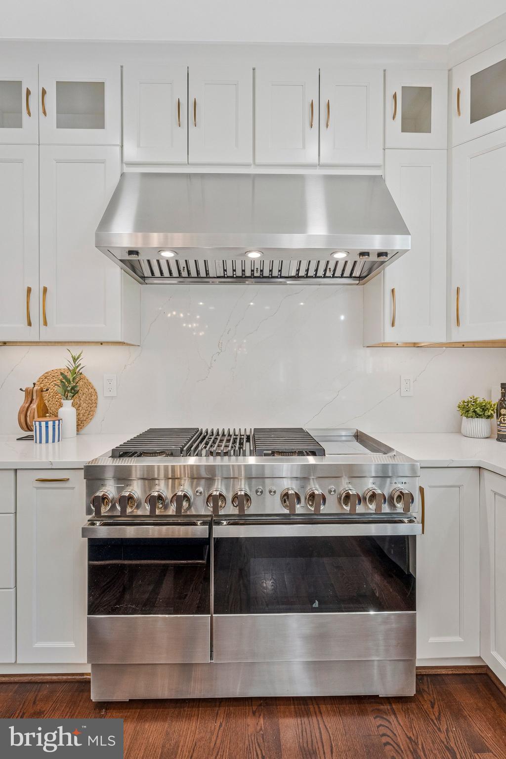 WOODSIDE ESTATES - Residential