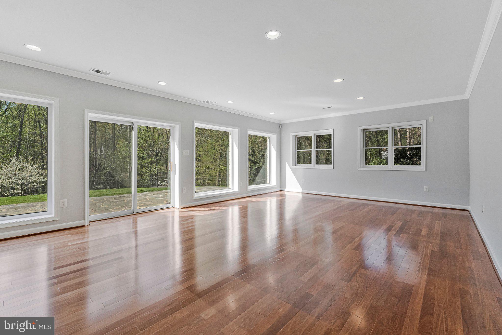 WOODSIDE ESTATES - Residential