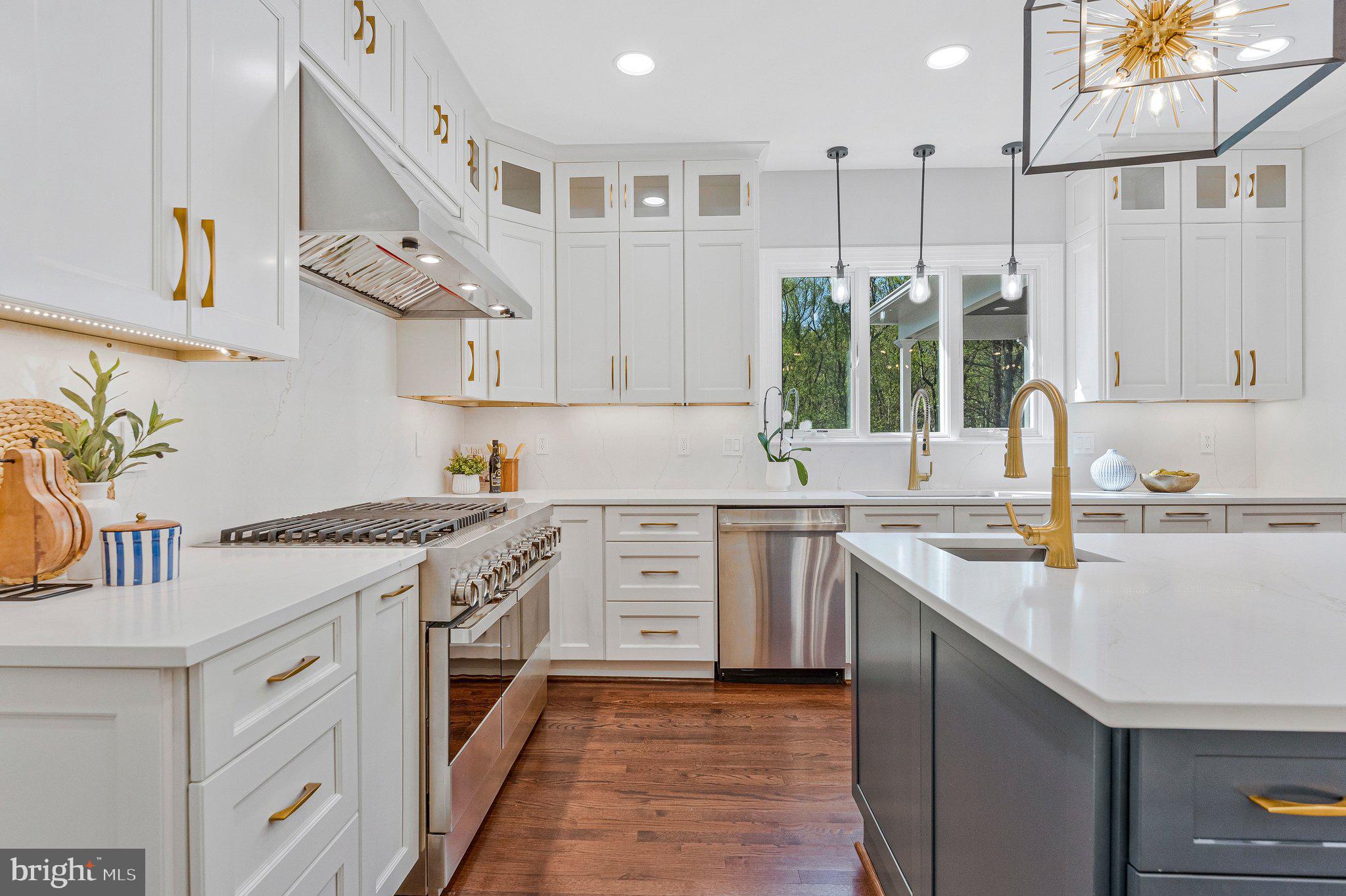 WOODSIDE ESTATES - Residential