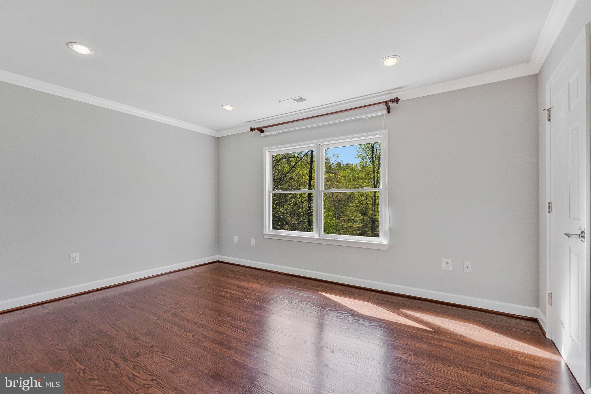 WOODSIDE ESTATES - Residential