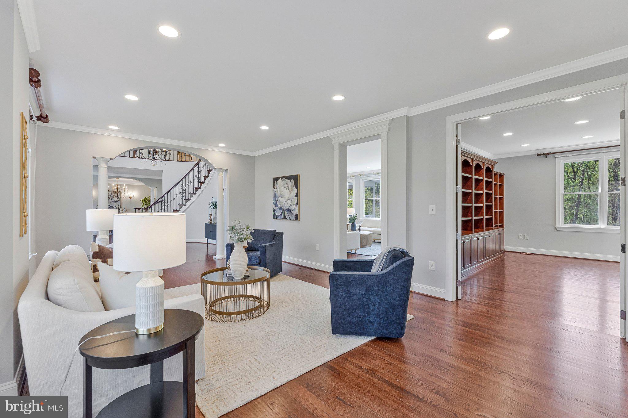 WOODSIDE ESTATES - Residential