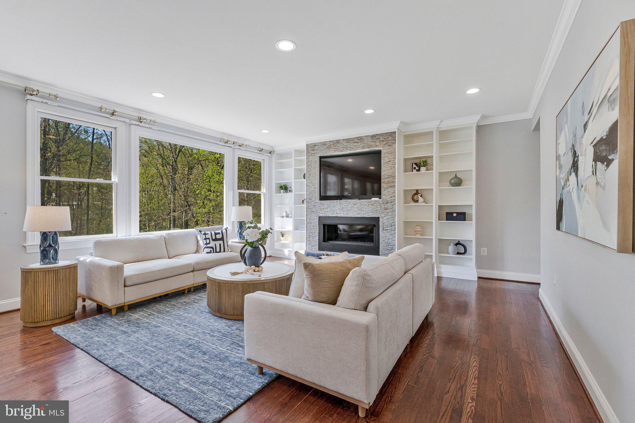 WOODSIDE ESTATES - Residential