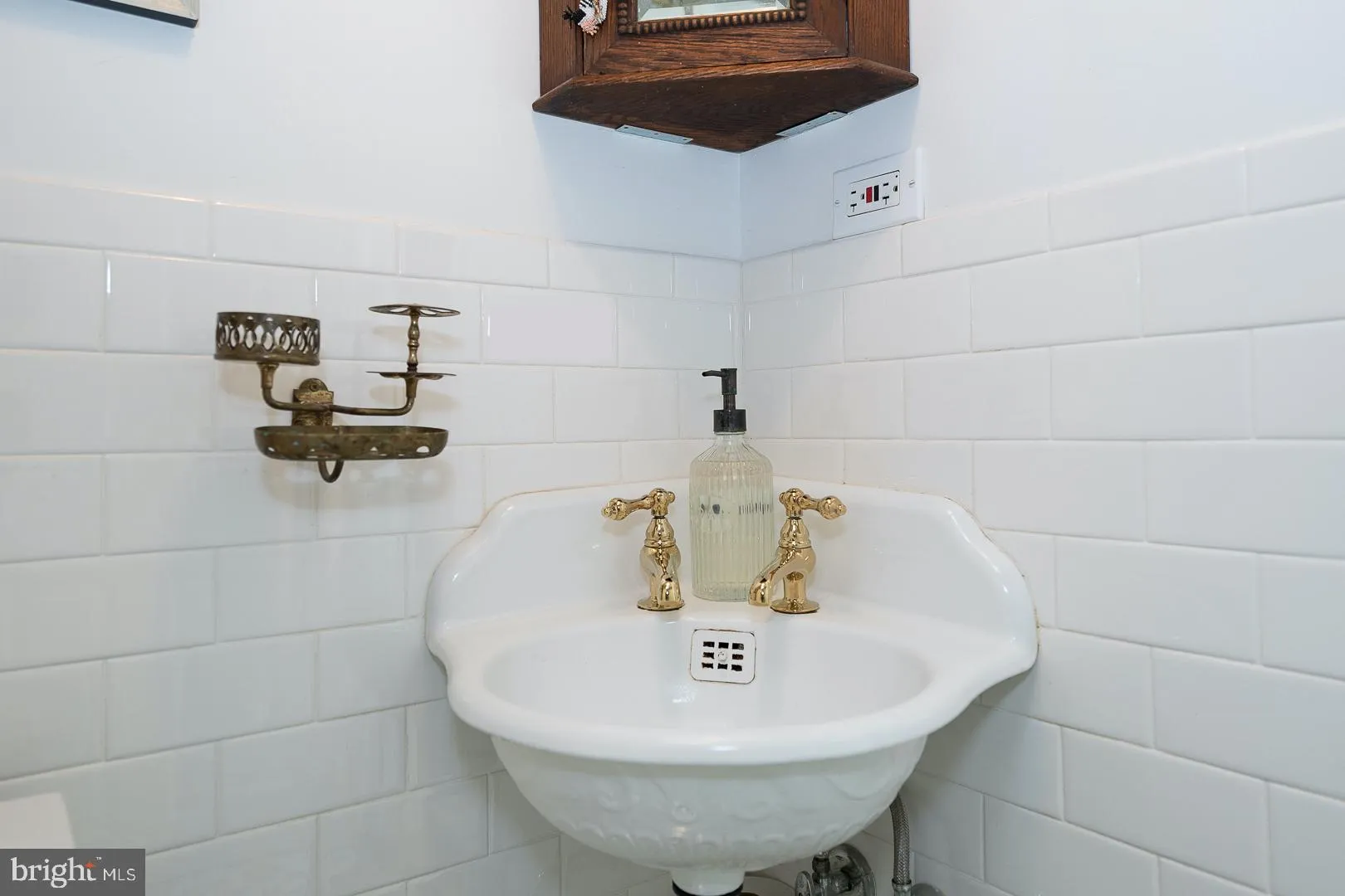 Philadelphia, Pennsylvania 19147, United States, 2 Bedrooms Bedrooms, ,1 BathroomBathrooms,Residential,Contingent,208495