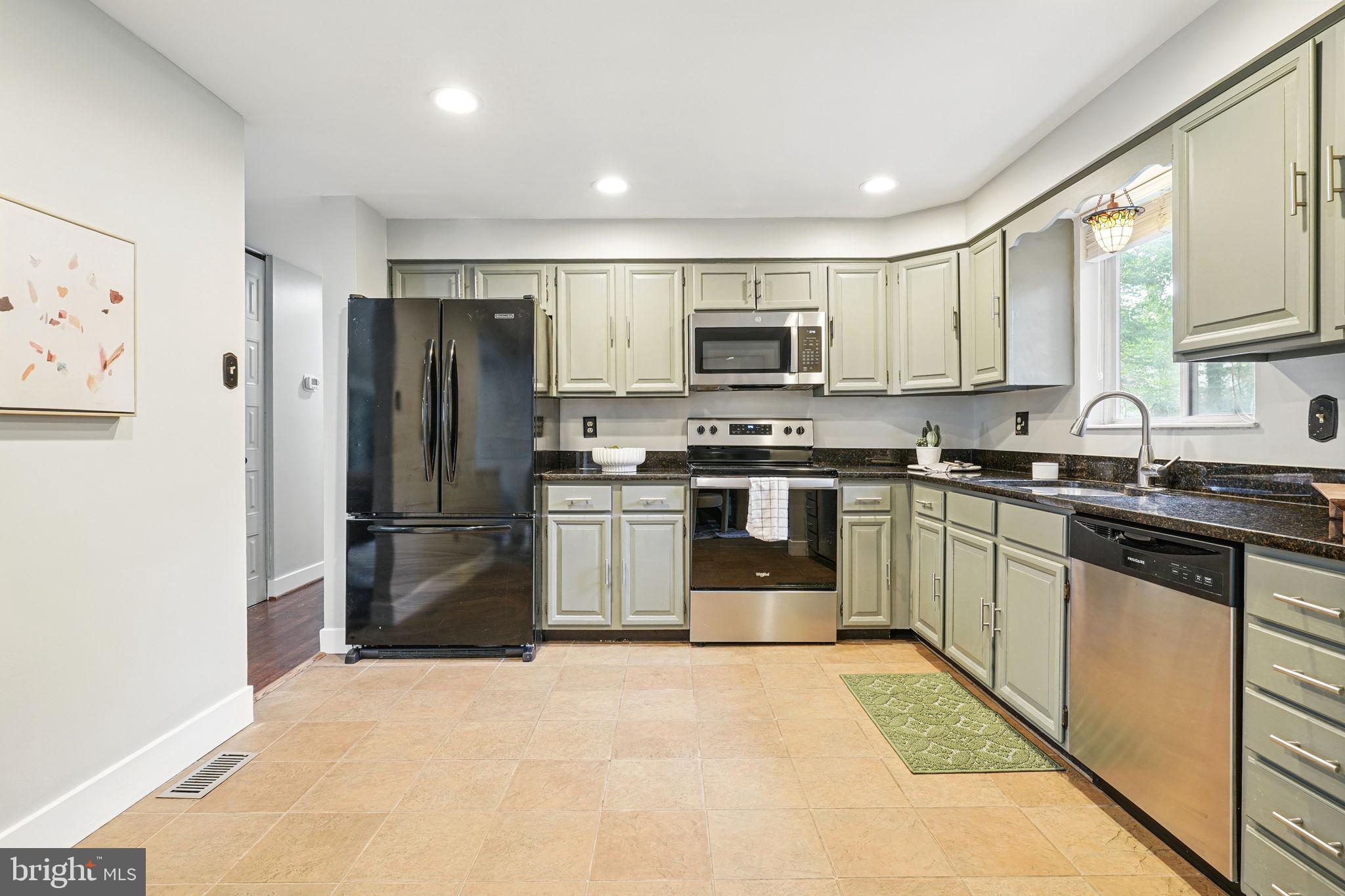 2525 TABOR COURT
