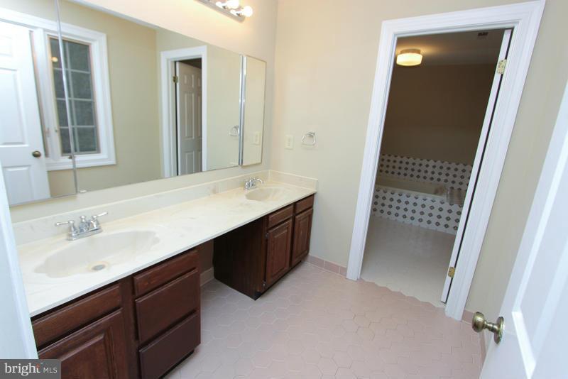 MURPHY HENRY S PROP - Residential