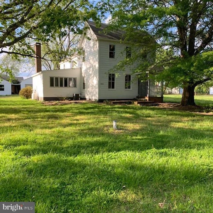 Cute 2nd floor apartment with 2 bedrooms and 1 bath in a multi-unit 2-story house located on a quiet street in the quaint Village of Still Pond. Close to Betterton Beach and good places to eat! Easy commute to Middletown and shopping.