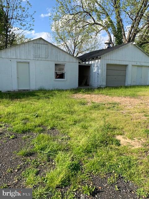 STILL POND - Residential Lease