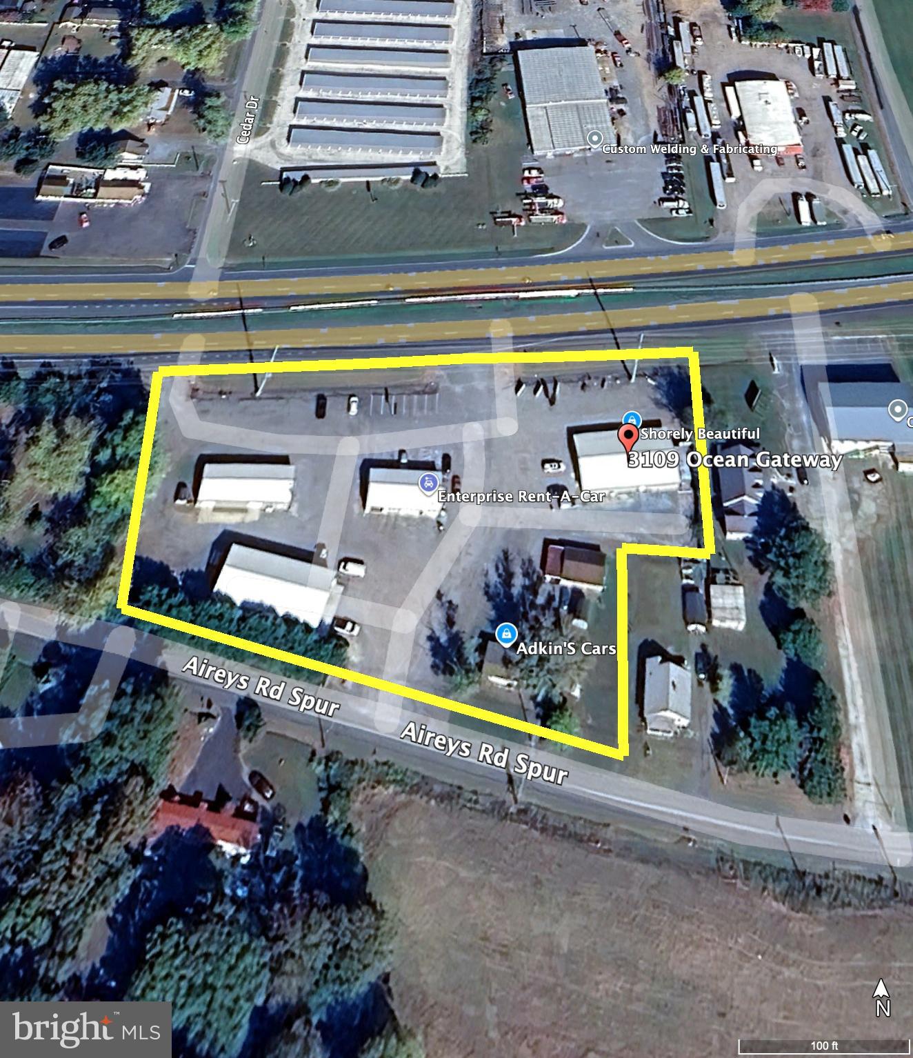 Main image without alt text