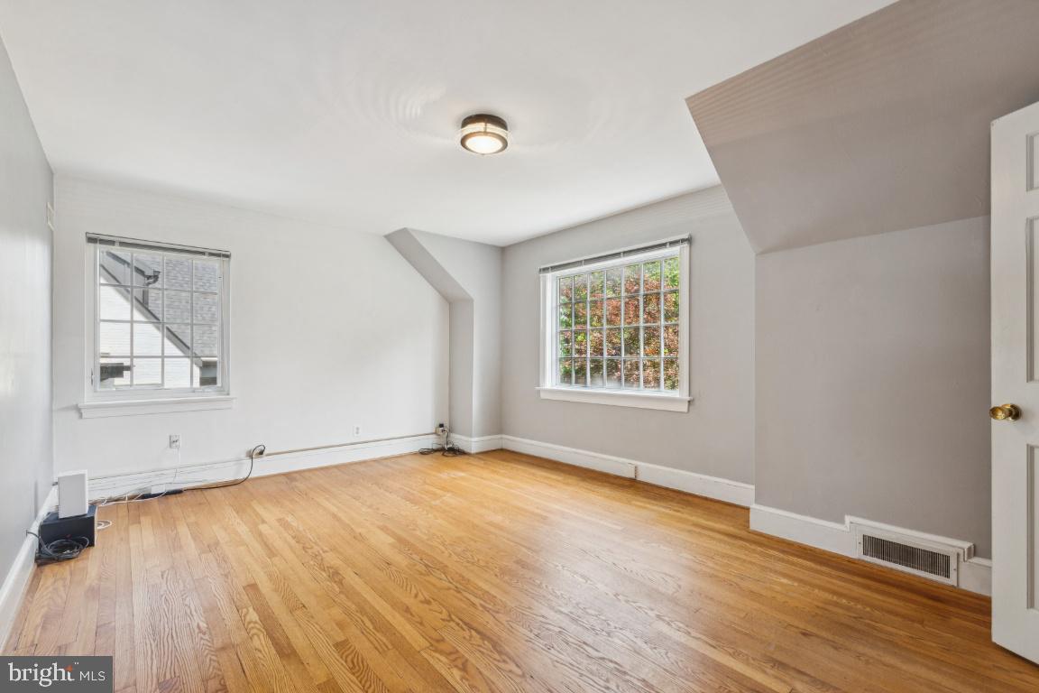 TARA - LEEWAY HEIGHTS - Residential Lease