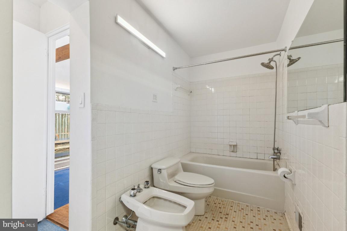 TARA - LEEWAY HEIGHTS - Residential Lease