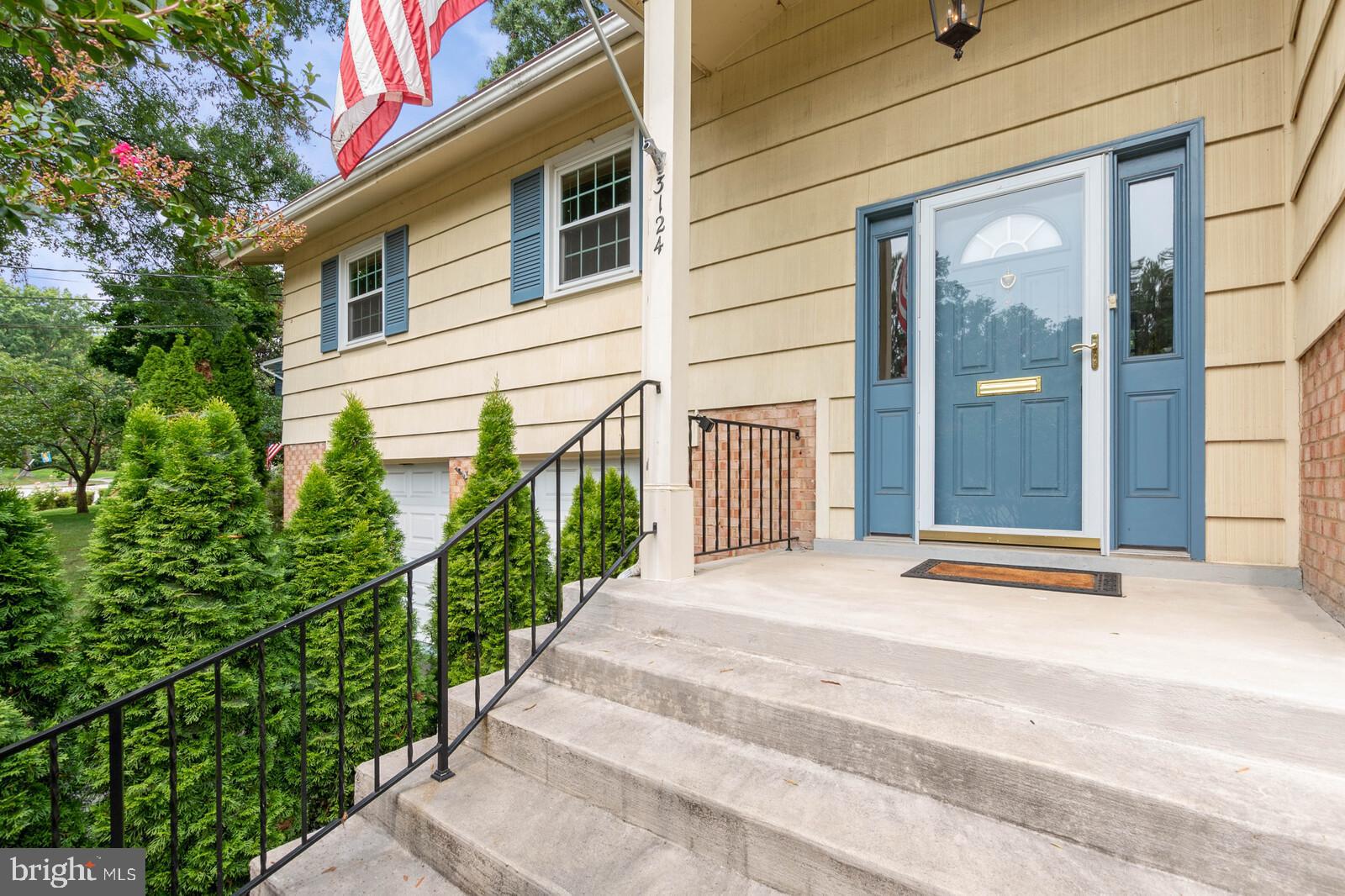 RIVERSIDE ESTATES - Residential