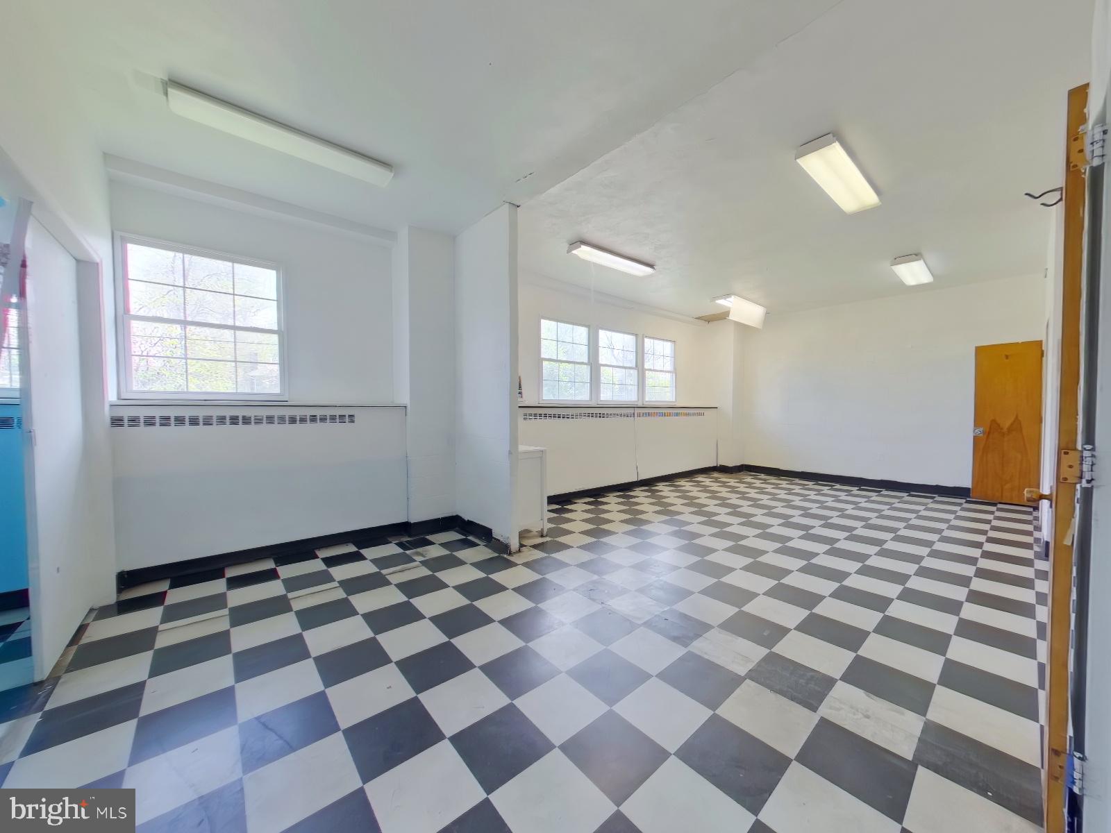 WYNNEFIELD - Commercial Sale