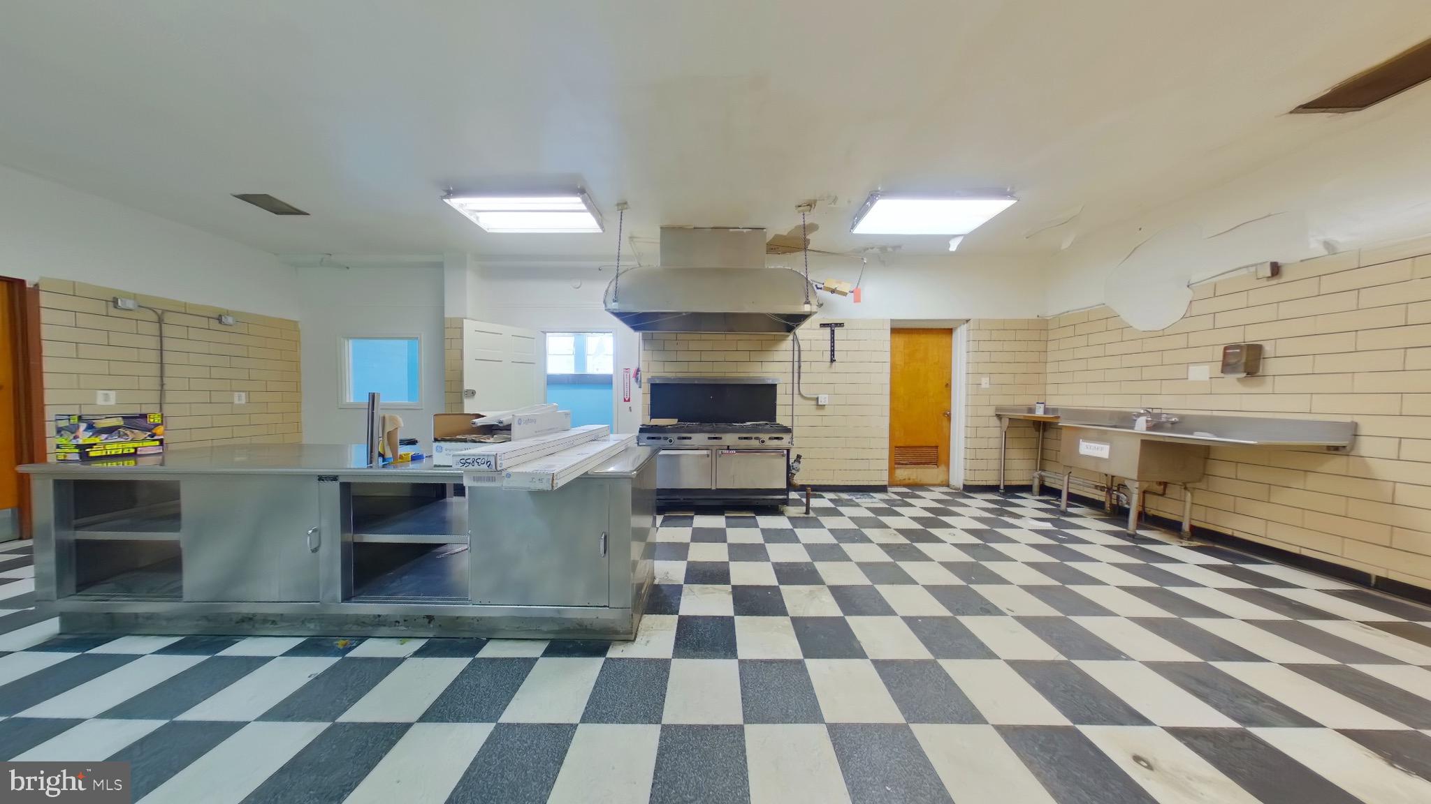 WYNNEFIELD - Commercial Sale