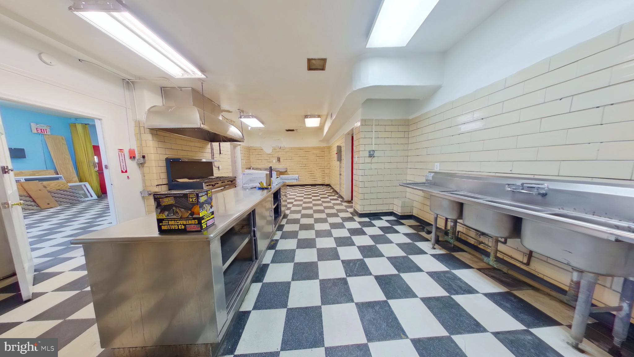 WYNNEFIELD - Commercial Sale