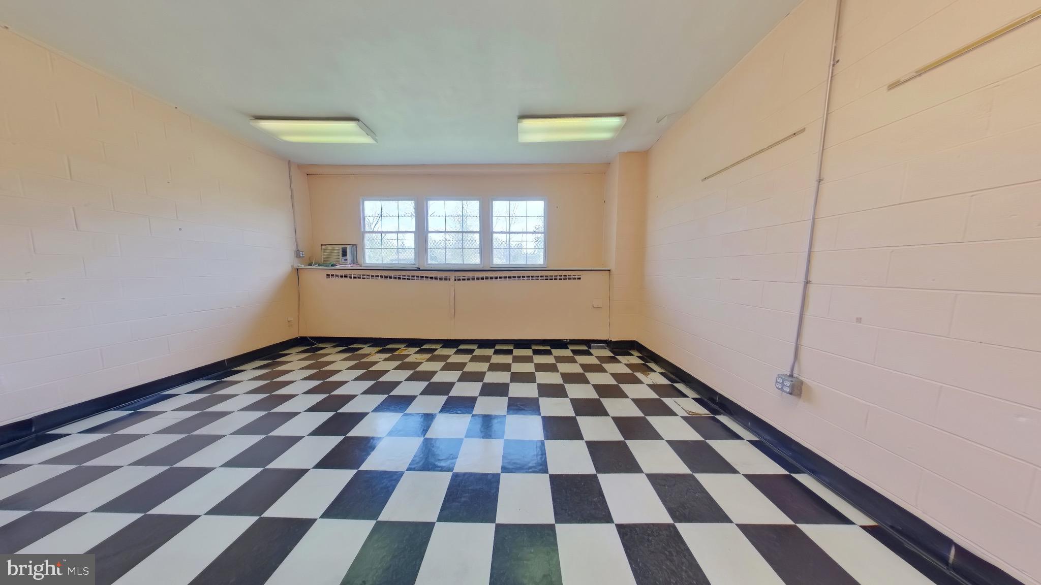 WYNNEFIELD - Commercial Sale