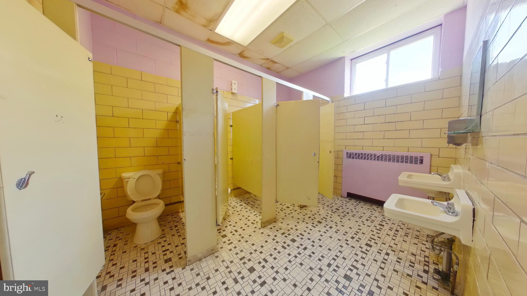 WYNNEFIELD - Commercial Sale