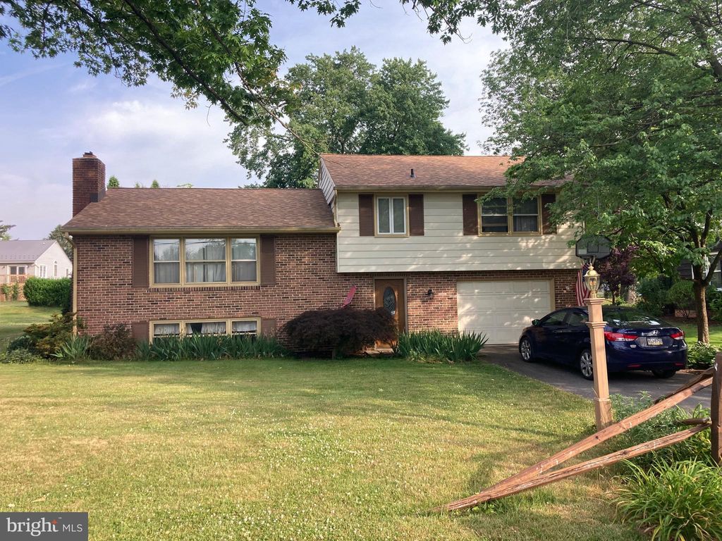 Photo of 38 OAK LN, STEVENS, PA 17578 (MLS # PALA2035850)