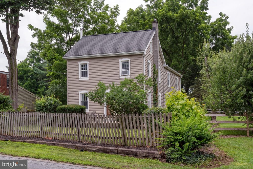 Photo of 1211 Creek Road, LITITZ, PA 17543 (MLS # PALA2072966)