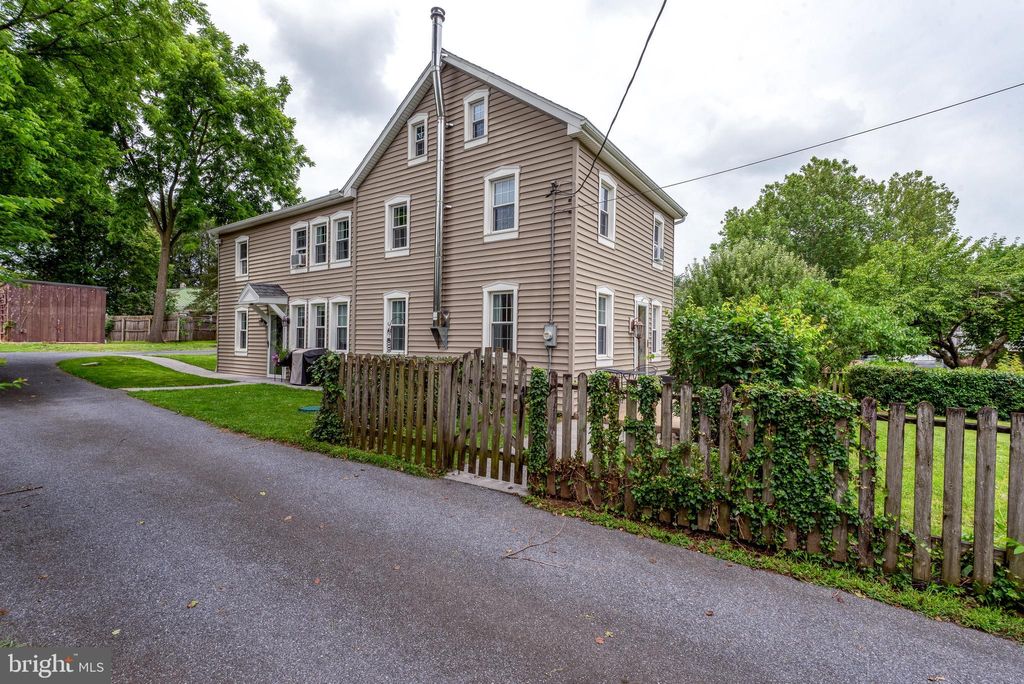 Photo of 1211 Creek Road, LITITZ, PA 17543 (MLS # PALA2072966)