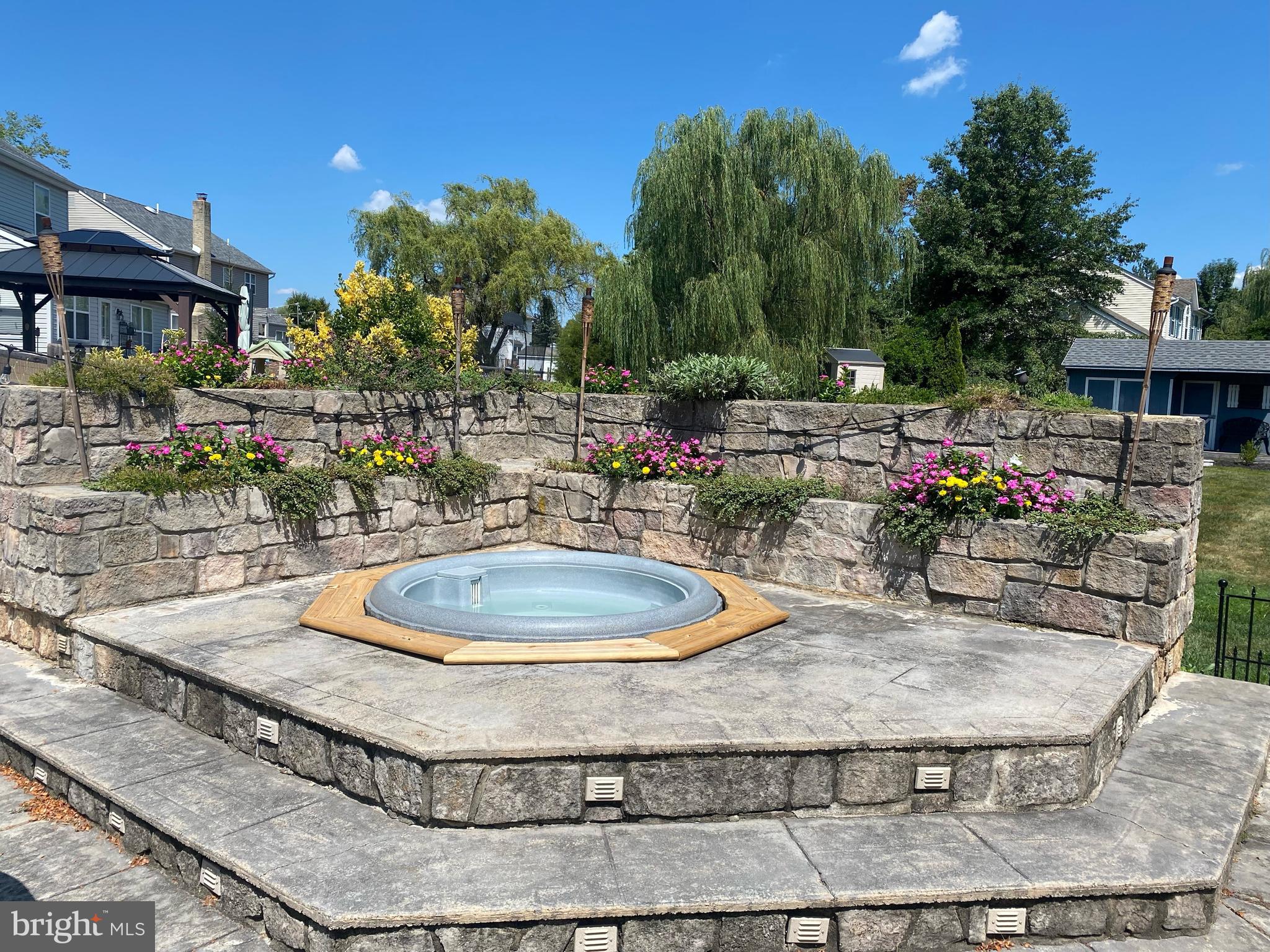 HIDDEN POND - Residential